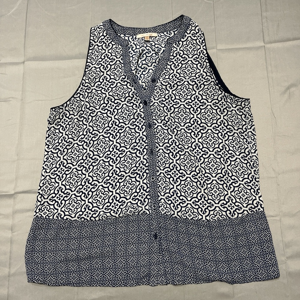 Skies Are Blue sleeveless blouse in size‎ Medium